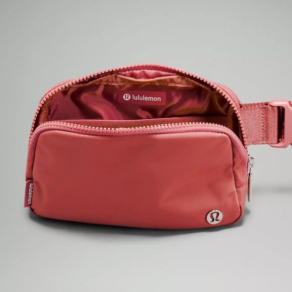 *ONLY 2 LEFT* Luluemon Everywhere Belt Bag RARE - Picture 3 of 7
